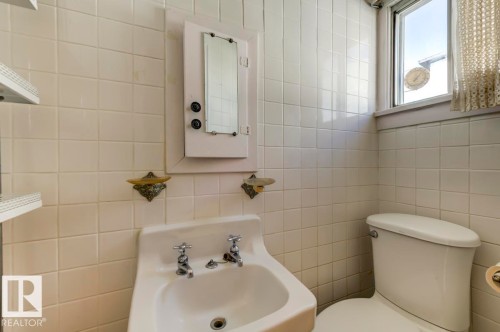 11222 95 Street, Edmonton, AB - Indoor Photo Showing Bathroom
