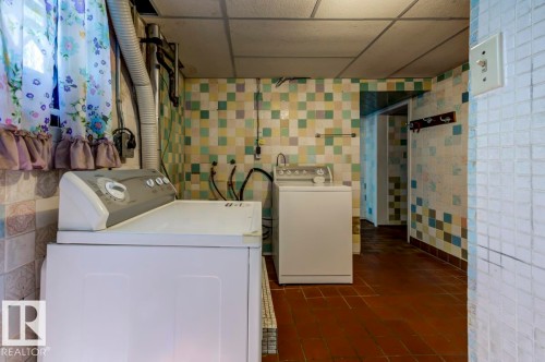 11222 95 Street, Edmonton, AB - Indoor Photo Showing Laundry Room
