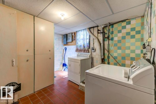 11222 95 Street, Edmonton, AB - Indoor Photo Showing Laundry Room