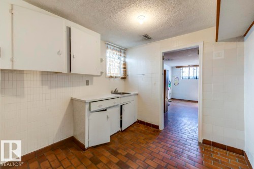 11222 95 Street, Edmonton, AB - Indoor