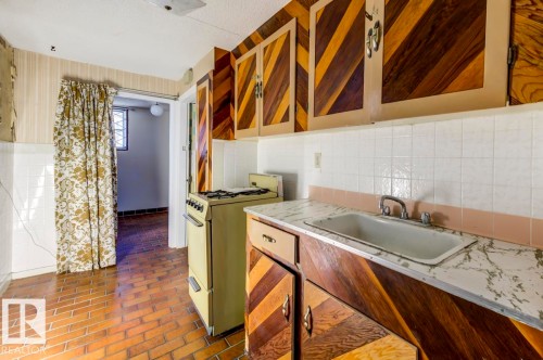 11222 95 Street, Edmonton, AB - Indoor Photo Showing Kitchen