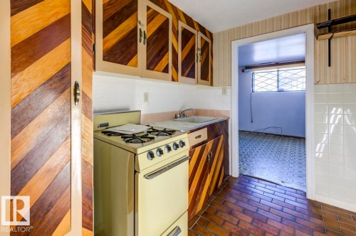 11222 95 Street, Edmonton, AB - Indoor