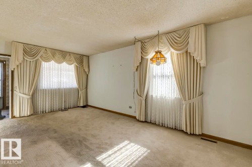 11222 95 Street, Edmonton, AB - Indoor Photo Showing Other Room