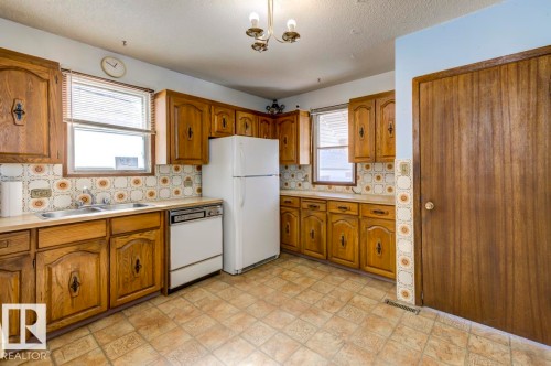 11222 95 Street, Edmonton, AB - Indoor Photo Showing Kitchen With Double Sink