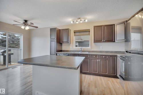 178 Keystone Crescent, Leduc, AB - Indoor Photo Showing Kitchen