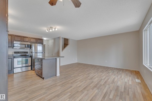 178 Keystone Crescent, Leduc, AB - Indoor Photo Showing Kitchen