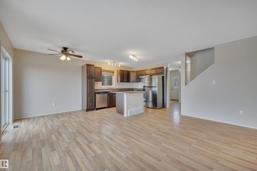 178 Keystone Crescent, Leduc, AB - Indoor Photo Showing Kitchen