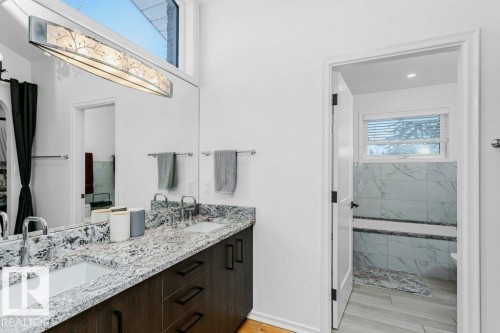 9728 141 Street, Edmonton, AB - Indoor Photo Showing Bathroom