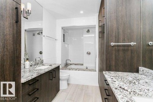 9728 141 Street, Edmonton, AB - Indoor Photo Showing Bathroom