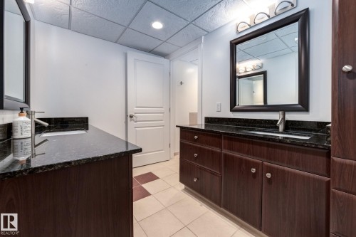 9728 141 Street, Edmonton, AB - Indoor Photo Showing Bathroom