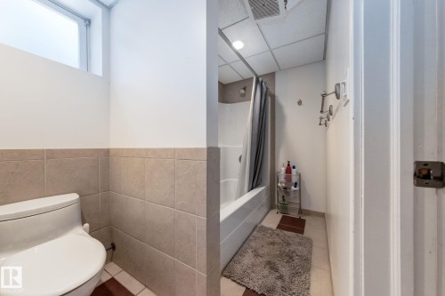 9728 141 Street, Edmonton, AB - Indoor Photo Showing Bathroom