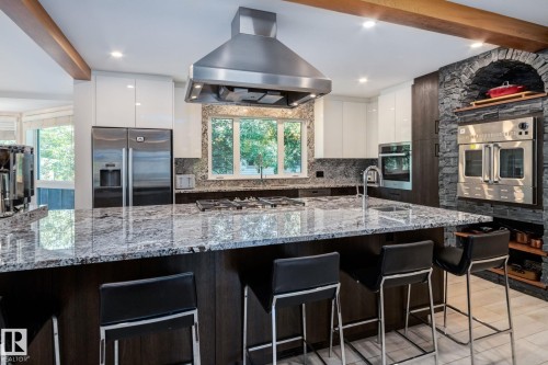 9728 141 Street, Edmonton, AB - Indoor Photo Showing Kitchen With Upgraded Kitchen