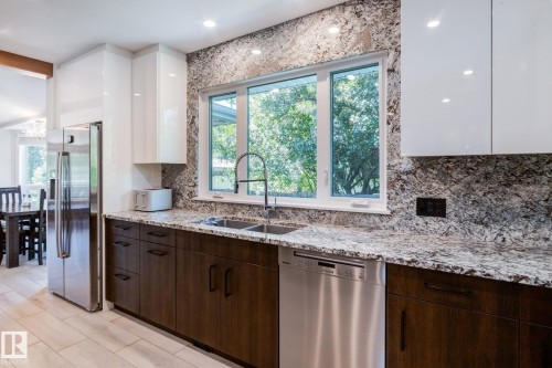 9728 141 Street, Edmonton, AB - Indoor Photo Showing Kitchen With Double Sink With Upgraded Kitchen
