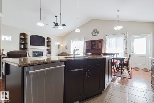 5601 Rue Eaglemont, Beaumont, AB - Indoor Photo Showing Kitchen