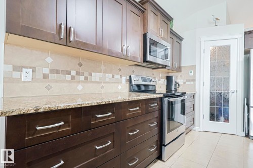 5601 Rue Eaglemont, Beaumont, AB - Indoor Photo Showing Kitchen