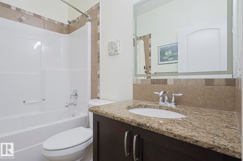 5601 Rue Eaglemont, Beaumont, AB - Indoor Photo Showing Bathroom