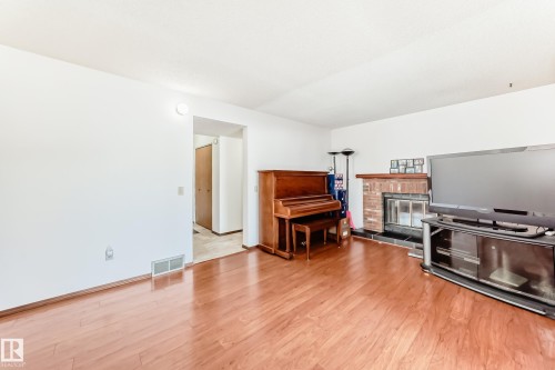 3933 103B Street, Edmonton, AB - Indoor