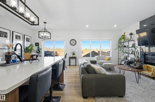 6076 180 Avenue, Edmonton, AB - Indoor Photo Showing Living Room