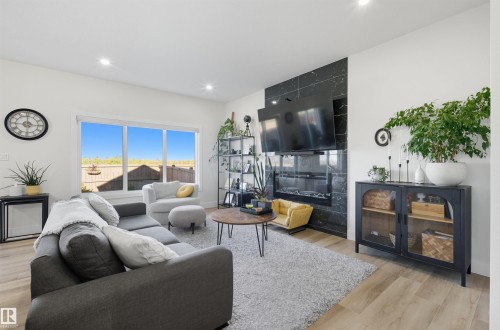 6076 180 Avenue, Edmonton, AB - Indoor Photo Showing Living Room