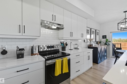 6076 180 Avenue, Edmonton, AB - Indoor Photo Showing Kitchen