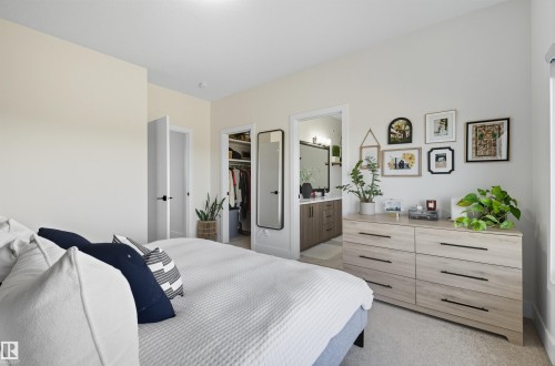 6076 180 Avenue, Edmonton, AB - Indoor Photo Showing Bedroom