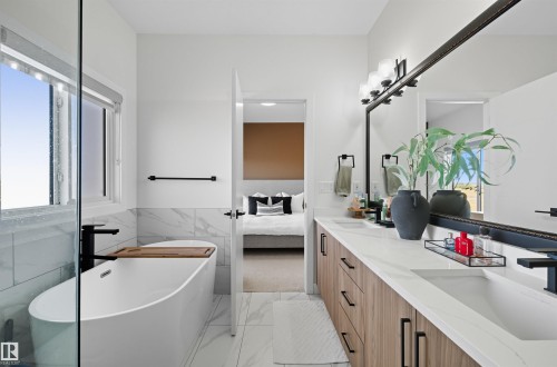 6076 180 Avenue, Edmonton, AB - Indoor Photo Showing Bathroom