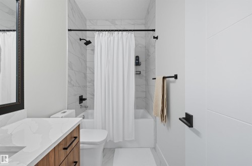 6076 180 Avenue, Edmonton, AB - Indoor Photo Showing Bathroom
