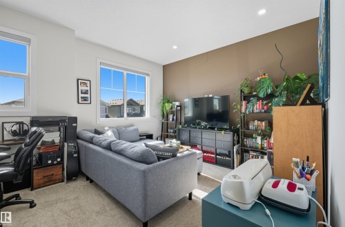 6076 180 Avenue, Edmonton, AB - Indoor Photo Showing Living Room