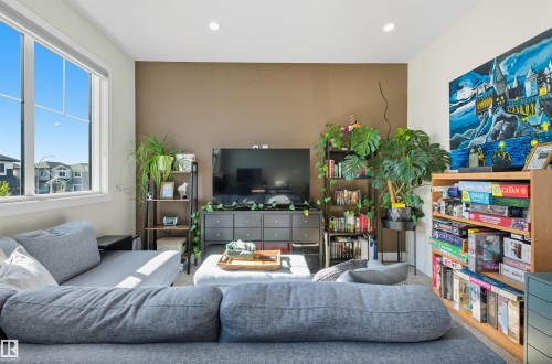 6076 180 Avenue, Edmonton, AB - Indoor Photo Showing Living Room