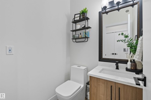 6076 180 Avenue, Edmonton, AB - Indoor Photo Showing Bathroom