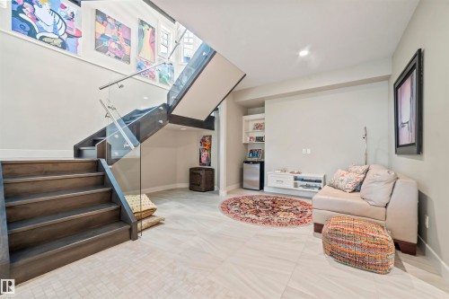 8948 20 Avenue, Edmonton, AB - Indoor Photo Showing Other Room