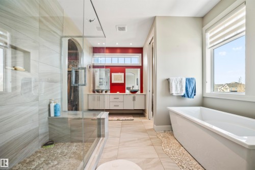 8948 20 Avenue, Edmonton, AB - Indoor Photo Showing Bathroom