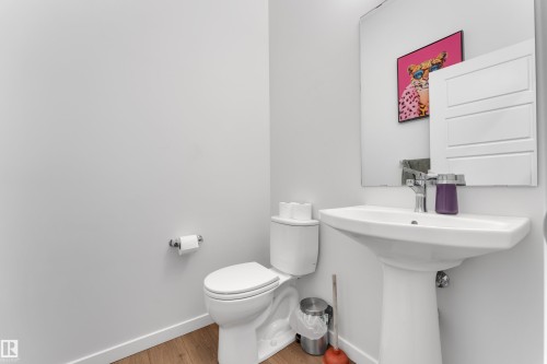 3607 6 Avenue, Edmonton, AB - Indoor Photo Showing Bathroom
