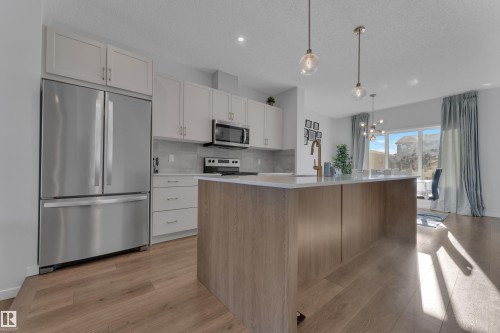 3607 6 Avenue, Edmonton, AB - Indoor Photo Showing Kitchen With Upgraded Kitchen