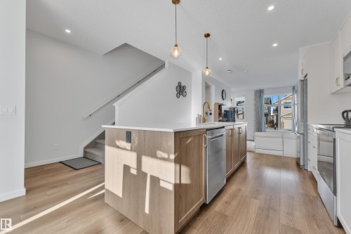 3607 6 Avenue, Edmonton, AB - Indoor Photo Showing Kitchen