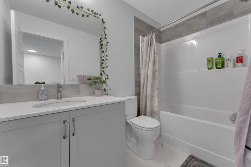 3607 6 Avenue, Edmonton, AB - Indoor Photo Showing Bathroom