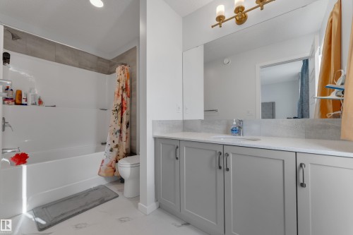 3607 6 Avenue, Edmonton, AB - Indoor Photo Showing Bathroom