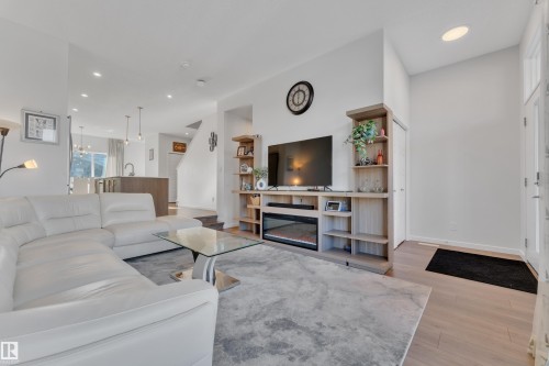 3607 6 Avenue, Edmonton, AB - Indoor Photo Showing Living Room