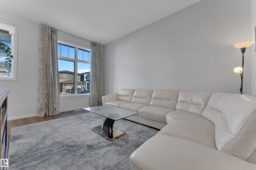 3607 6 Avenue, Edmonton, AB - Indoor Photo Showing Living Room