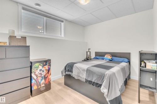 302 Fundy Way, Cold Lake, AB - Indoor Photo Showing Bedroom