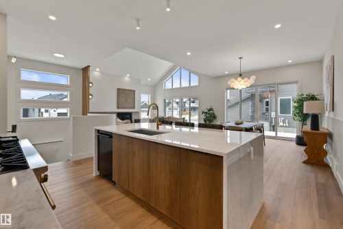 96 Edgefield Way, St. Albert, AB - Indoor Photo Showing Kitchen With Upgraded Kitchen