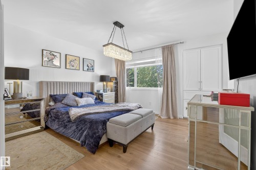 37 Leonard Drive, St. Albert, AB - Indoor Photo Showing Bedroom
