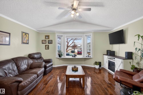 1789 Jubilee Loop, Sherwood Park, AB - Indoor Photo Showing Living Room