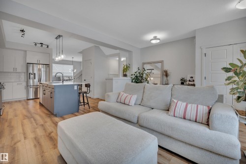 820 Secord Boulevard Nw, Edmonton, AB - Indoor Photo Showing Other Room