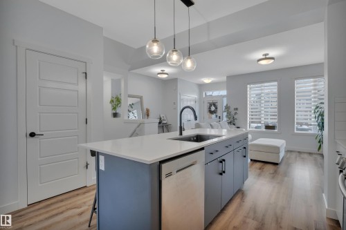 820 Secord Boulevard Nw, Edmonton, AB - Indoor Photo Showing Kitchen