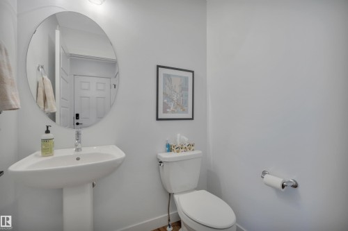820 Secord Boulevard Nw, Edmonton, AB - Indoor Photo Showing Bathroom