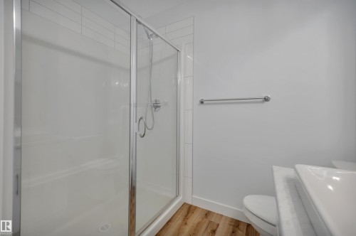 820 Secord Boulevard Nw, Edmonton, AB - Indoor Photo Showing Bathroom