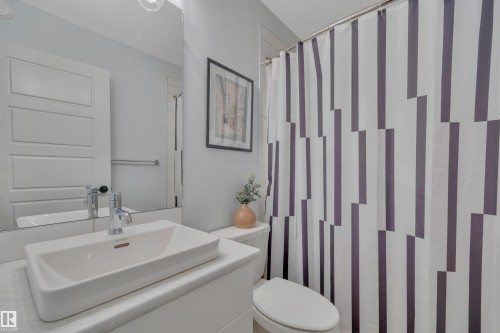 820 Secord Boulevard Nw, Edmonton, AB - Indoor Photo Showing Bathroom
