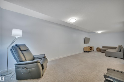 820 Secord Boulevard Nw, Edmonton, AB - Indoor