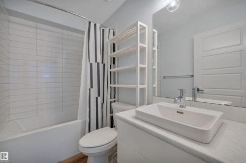 820 Secord Boulevard Nw, Edmonton, AB - Indoor Photo Showing Bathroom